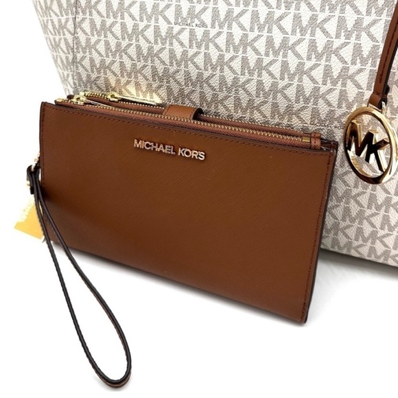 Michael Kors Large Jet Set Travel Chain Shoulder
Bag & Double Zip Wallet Vanilla - Picture 12 of 14